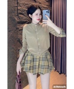 Set Áo Len Cổ Tay Kẻ Khuy Thêu Ngựa Mix Chân Váy Kẻ Hottren