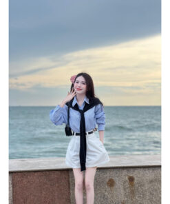 Set Áo Sơ Mi Kẻ Xanh Dài Tay Kèm Khăn Mix Quần Short Trắng Trẻ Trung