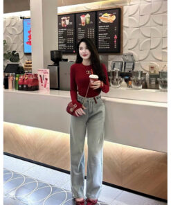 Áo thun trơn thêu tag chane đơn giản nhưng sàng điệu