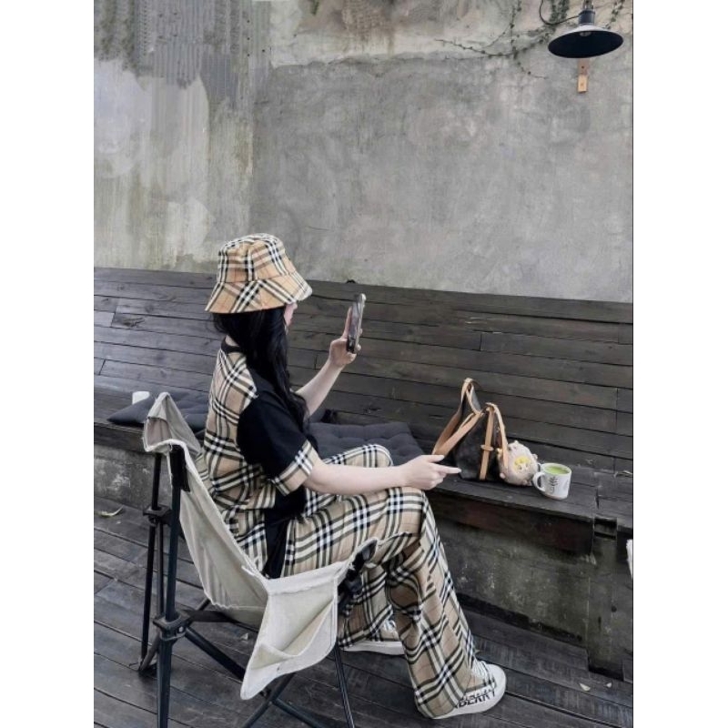 Set Bộ Áo Phông Phối Viền Cổ Mix Quần Kẻ Ống Rộng Xịn Xò Kiểu Dáng Unisex Trẻ Trung