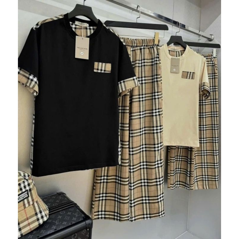 Set Bộ Áo Phông Phối Viền Cổ Mix Quần Kẻ Ống Rộng Xịn Xò Kiểu Dáng Unisex Trẻ Trung
