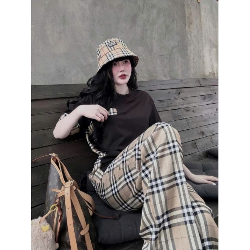 Set Bộ Áo Phông Phối Viền Cổ Mix Quần Kẻ Ống Rộng Xịn Xò Kiểu Dáng Unisex Trẻ Trung