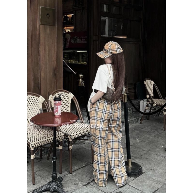 Set Bộ Áo Phông Phối Viền Cổ Mix Quần Kẻ Ống Rộng Xịn Xò Kiểu Dáng Unisex Trẻ Trung