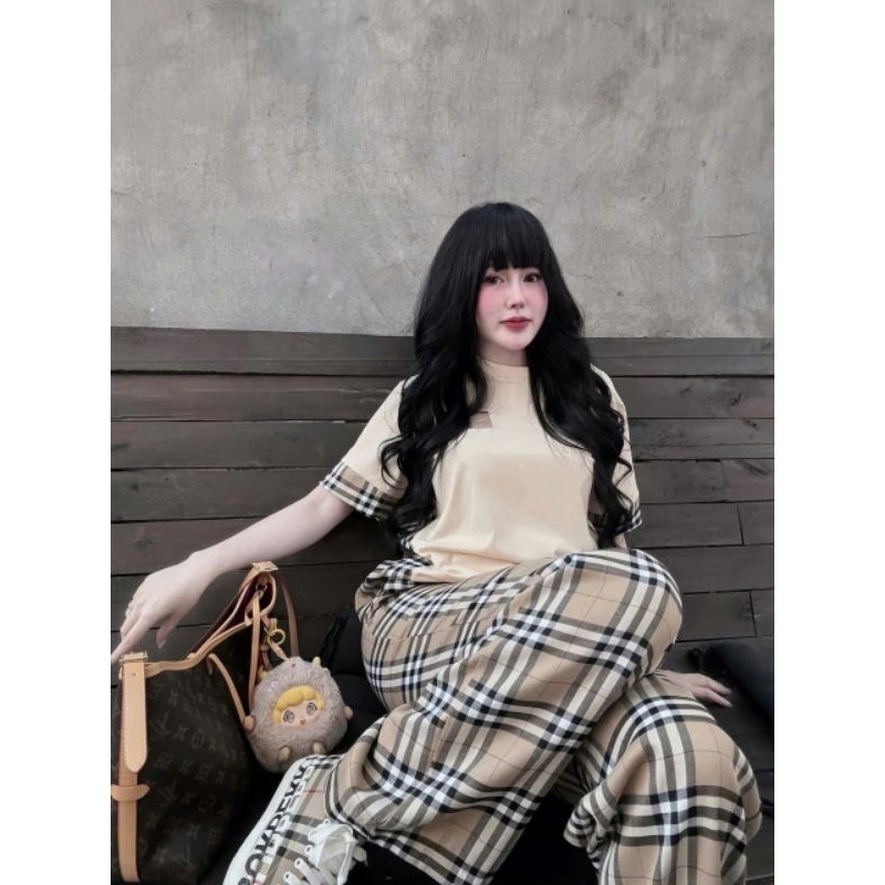 Set Bộ Áo Phông Phối Viền Cổ Mix Quần Kẻ Ống Rộng Xịn Xò Kiểu Dáng Unisex Trẻ Trung