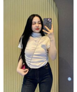 Áo Thun Bozip Cổ 2p gắn Logo Xịn Xò Dáng Ôm Dễ Mix Đồ Kiểu Dáng Trẻ Trung