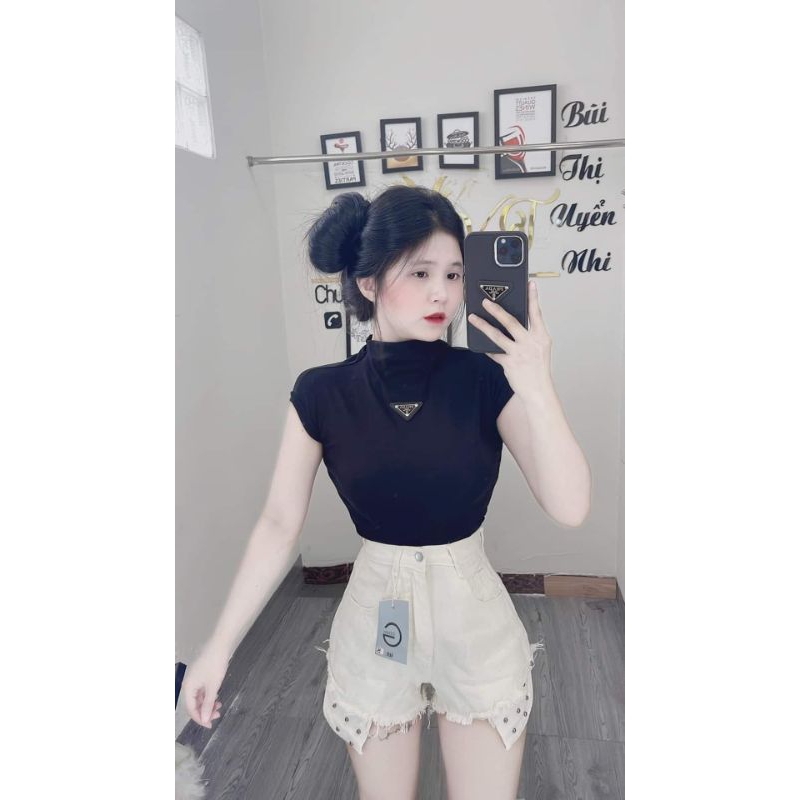 Áo Thun Bozip Cổ 2p gắn Logo Xịn Xò Dáng Ôm Dễ Mix Đồ Kiểu Dáng Trẻ Trung